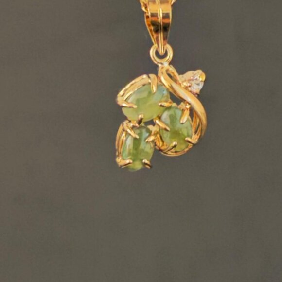 Vintage Jade Pendant Necklace, Dolphin Ore 18K Gold Electroplate - Picture 6 of 7